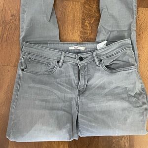 Grey skinny jeans from Levi’s